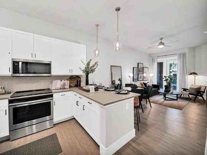 2000 Taylor St #C1 - Photo 5 of 11