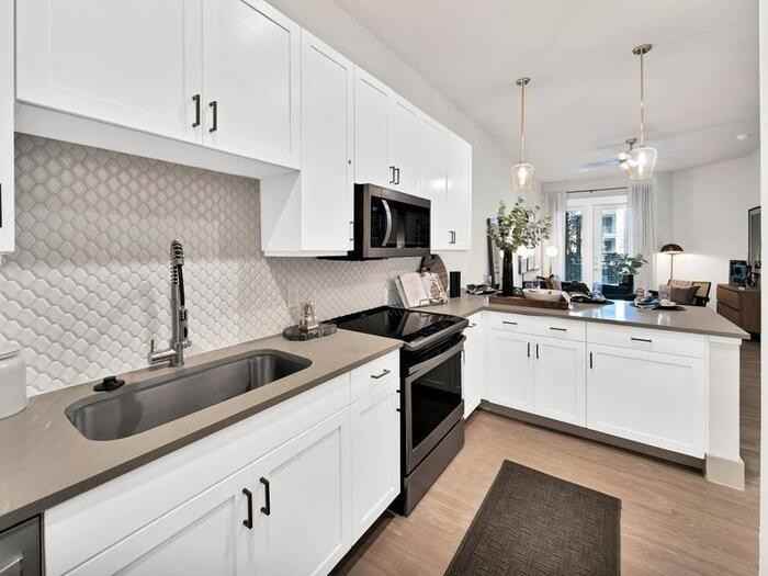 2000 Taylor St #B1 - Photo 7 of 11