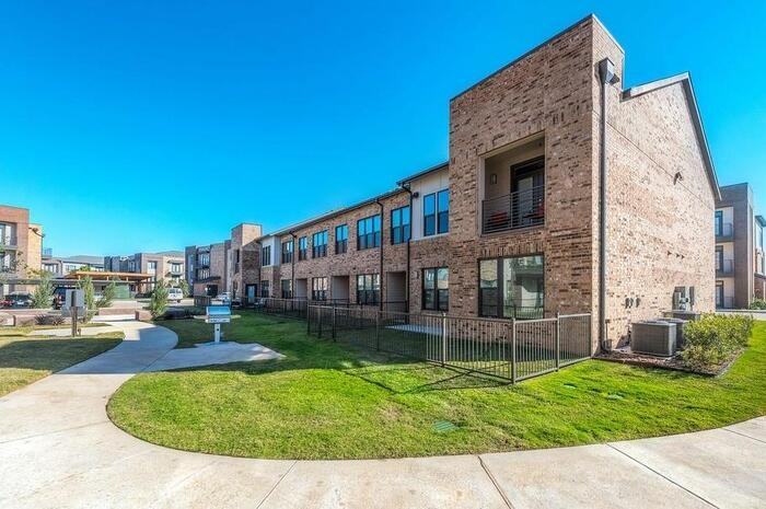 23615 Western Centre Dr #B1 - Photo 7 of 38