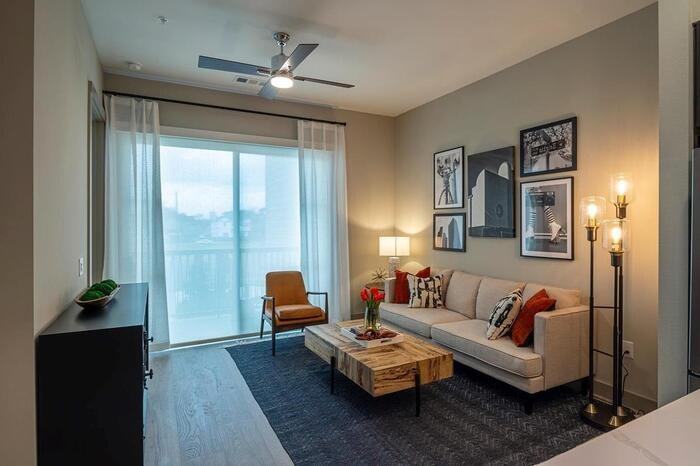 401 W 25th St #C1 - Photo 3 of 11