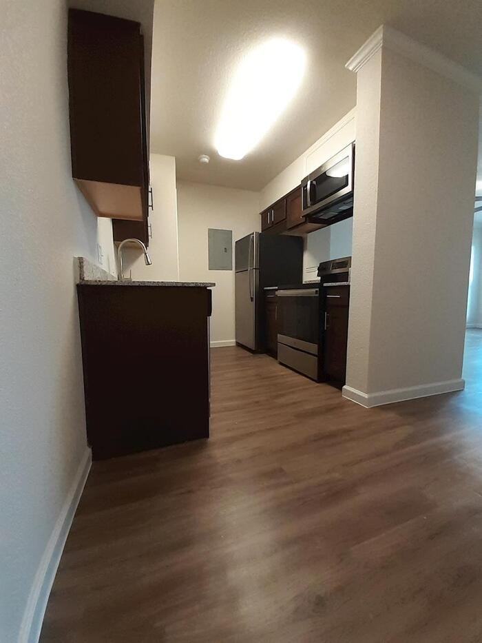 902 N Avenue J #C1 - Photo 7 of 13