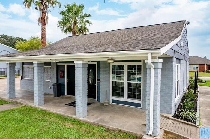 902 N Avenue J #C2 - Photo 2 of 14