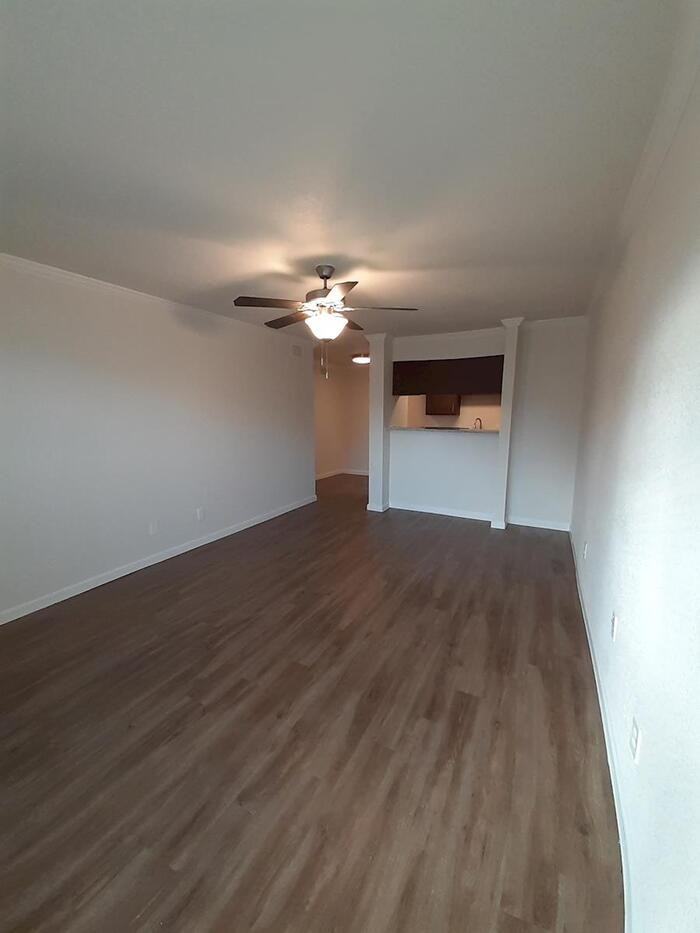 902 N Avenue J #B1 - Photo 5 of 13