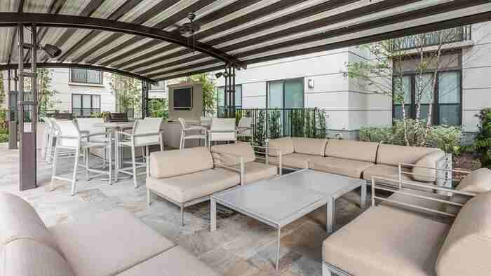 3833 Dunlavy St #B4 - Photo 3 of 32