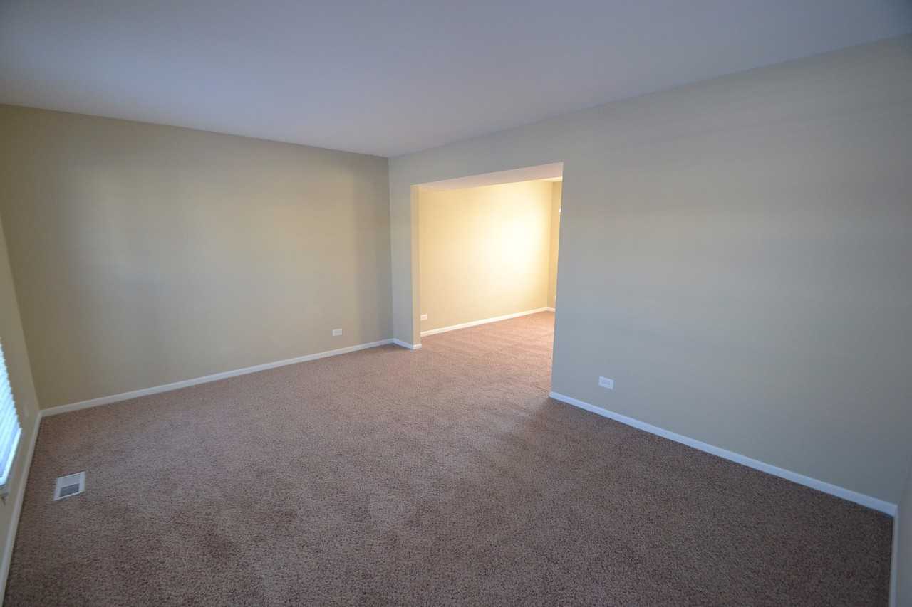 1985 College Green Dr - Photo 2 of 11