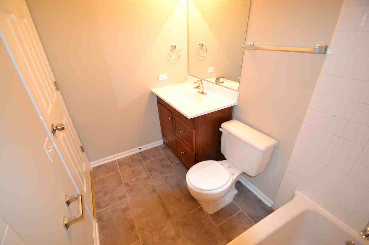 1985 College Green Dr - Photo 3 of 11