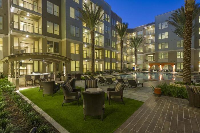 70 E Briar Hollow Ln #B8 - Photo 4 of 26