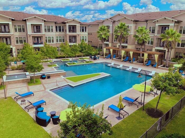 1226 W Grand Pkwy S #B1 - Photo 3 of 20