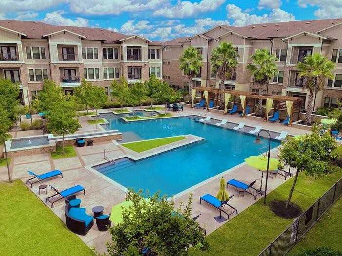 1226 W Grand Pkwy S #B2 - Photo 3 of 21