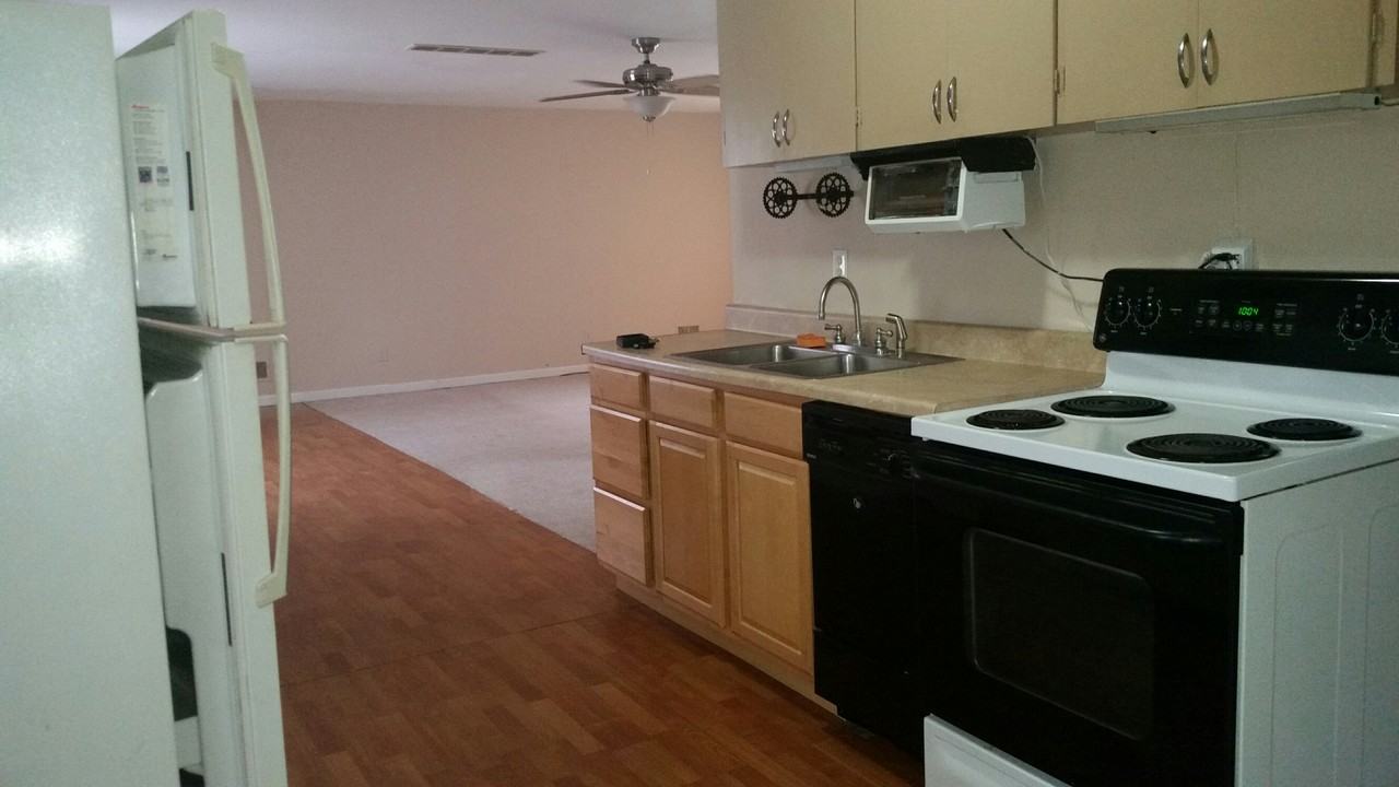 10605 Monticello - Photo 2 of 11