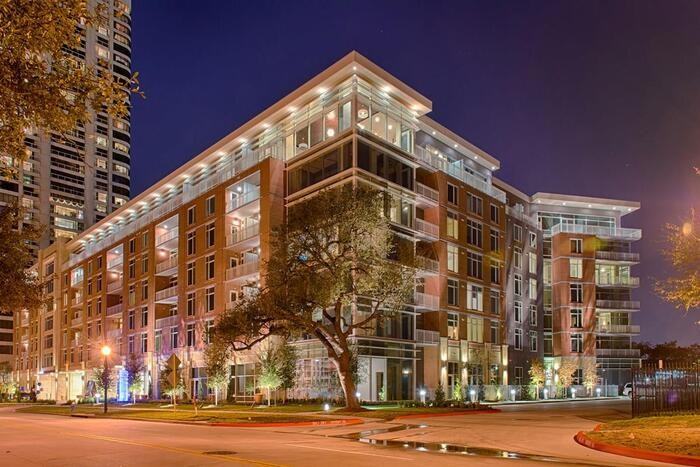 1699 Hermann Dr #C7 - Photo 3 of 35