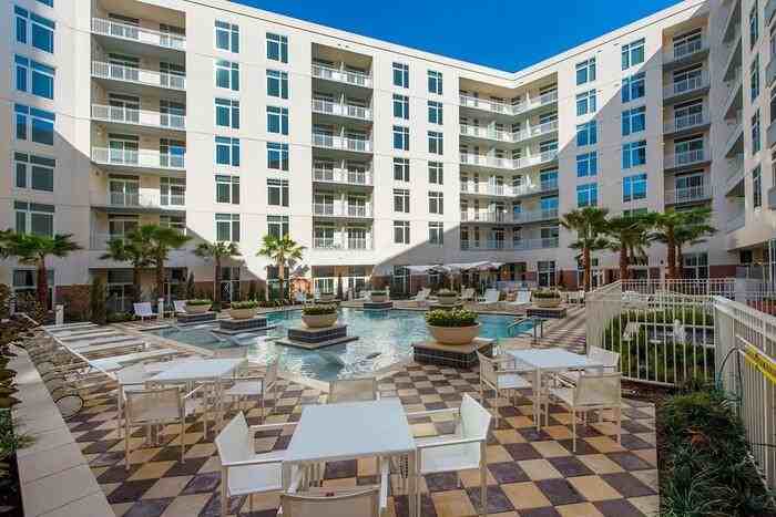 1699 Hermann Dr #C7 - Photo 4 of 35