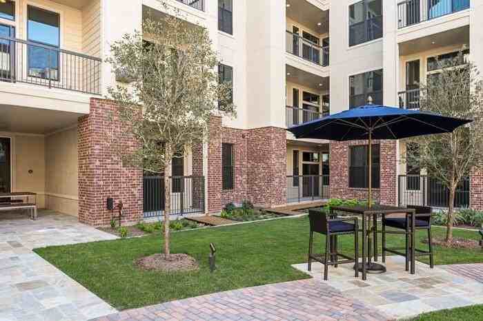 2626 Fountain View Dr #C2 - Photo 4 of 42