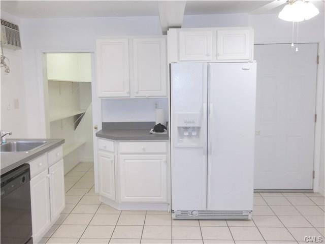 2881 Fairfield Ave #3 - Photo 3 of 11