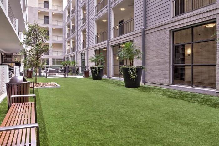 2424 Capitol St #B6 - Photo 2 of 17