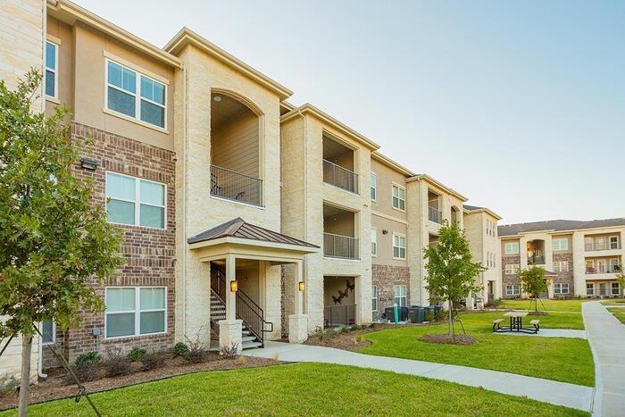 13922 Woodson Park Dr #C1 - Photo 3 of 38