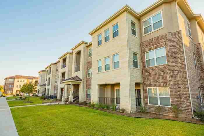 13922 Woodson Park Dr #C1 - Photo 4 of 38