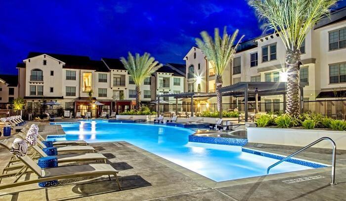 7447 Eastpoint Blvd #B4 - Photo 5 of 32