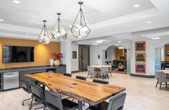 515 W 20th St #C1 - Photo 7 of 40