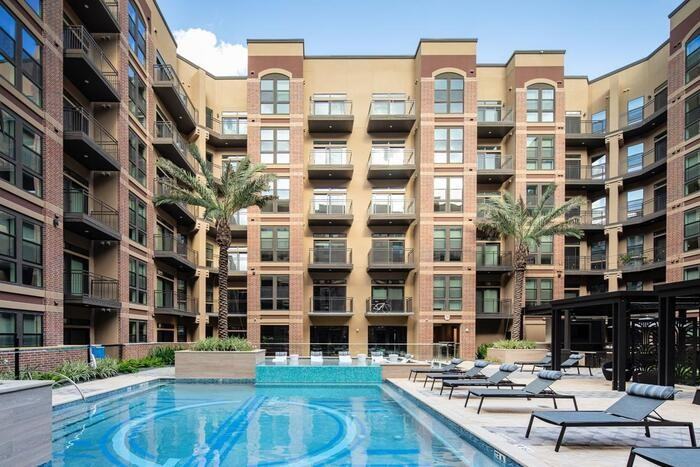 515 W 20th St #C5 - Photo 2 of 44