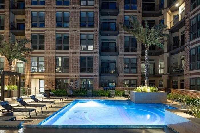 515 W 20th St #B4 - Photo 3 of 43