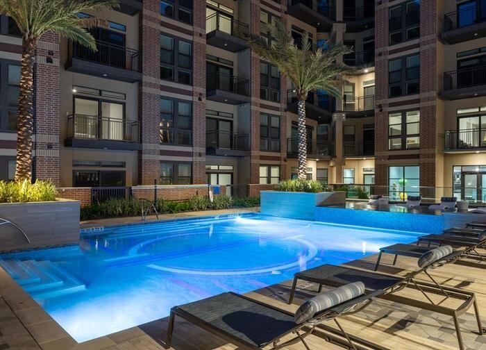 515 W 20th St #B4 - Photo 4 of 43