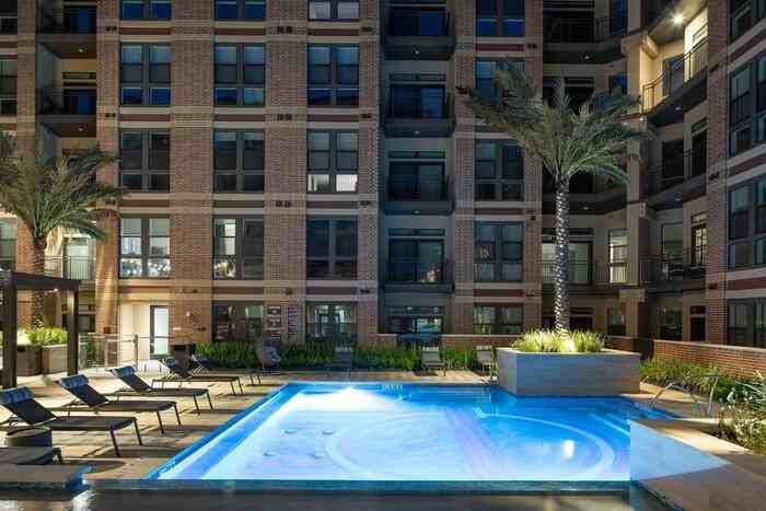 515 W 20th St #B9 - Photo 3 of 50