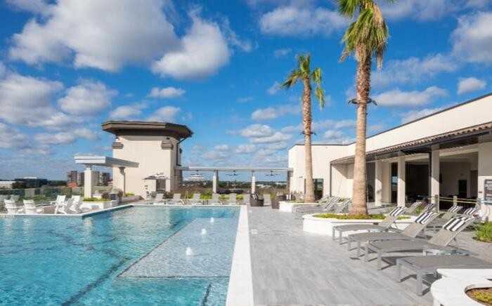 1414 N Shepherd Dr #C3 - Photo 3 of 28