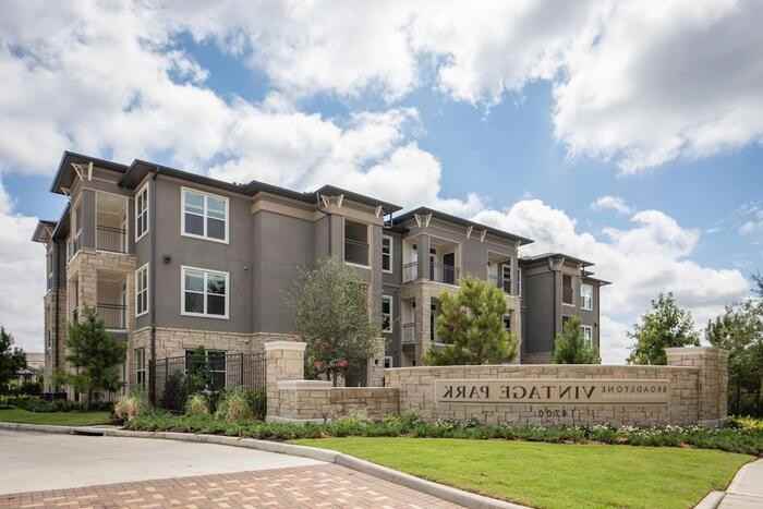 14700 Vintage Preserve Pkwy #B1 - Photo 2 of 27