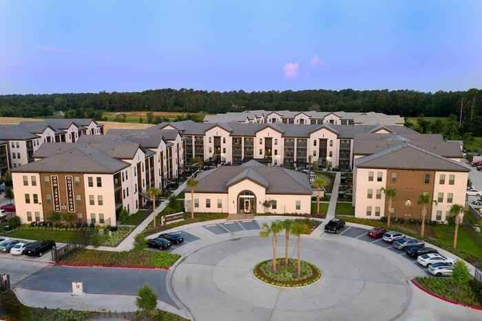 689 Basilica Bay Dr #B1 - Photo 2 of 40