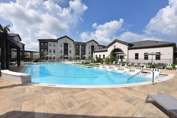 689 Basilica Bay Dr #B1 - Photo 4 of 40