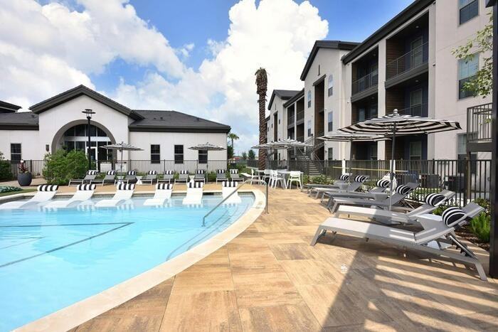 689 Basilica Bay Dr #B1 - Photo 7 of 40