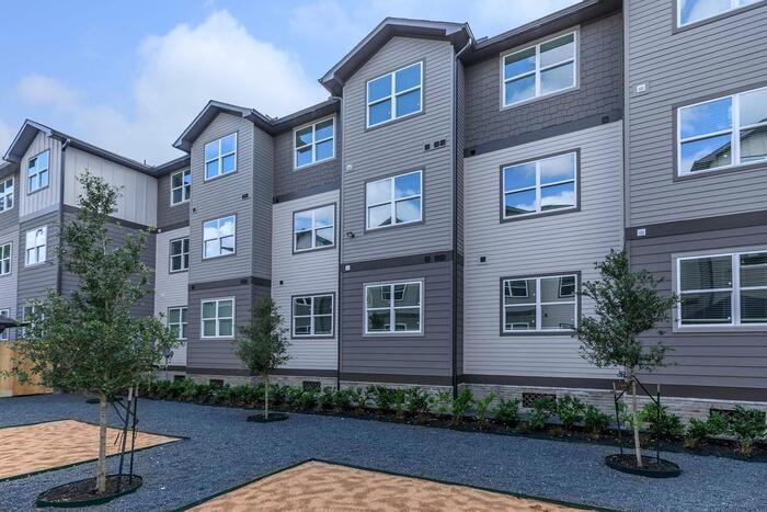 1720 Crestdale Dr #B1 - Photo 3 of 18