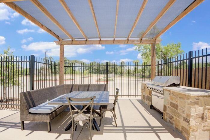 2301 N Frazier St #B1 - Photo 2 of 12