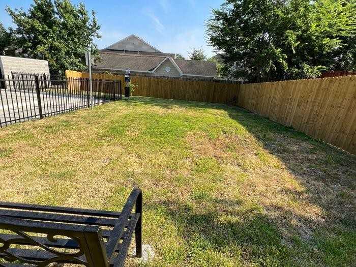 2301 N Frazier St #B1 - Photo 3 of 12