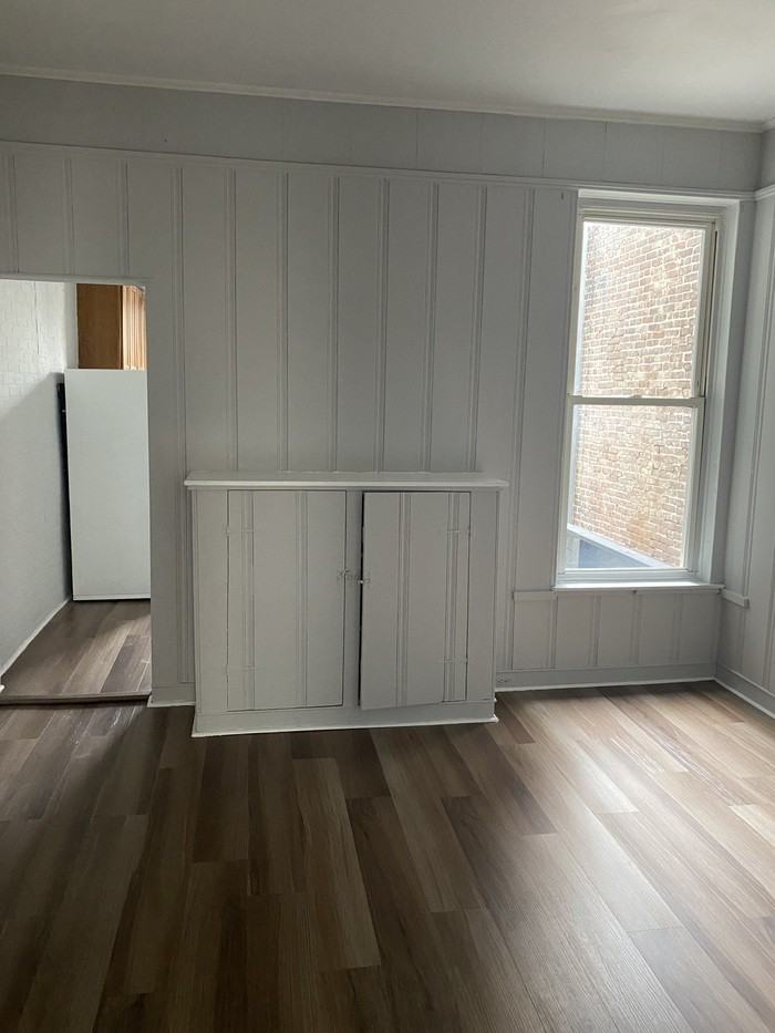 225 N Luzerne Ave - Photo 4 of 12