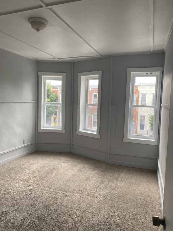 225 N Luzerne Ave - Photo 7 of 12