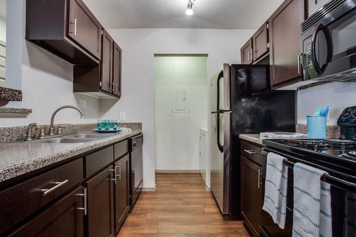 2239 Cromwell Cir #B1 - Photo 6 of 9