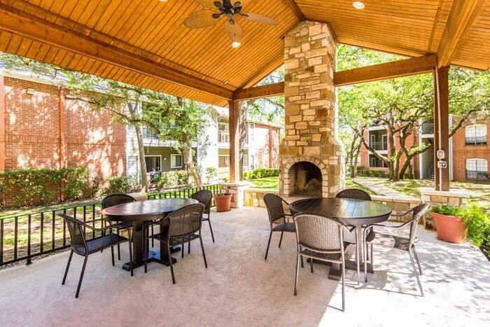 9617 Great Hills Trl #B2 - Photo 3 of 24