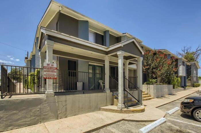 1106 Reinli St #B1 - Photo 5 of 26