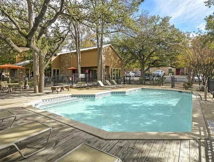 11441 N Interstate 35 #C1 - Photo 3 of 9