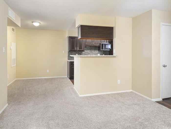 11441 N Interstate 35 #C1 - Photo 6 of 9