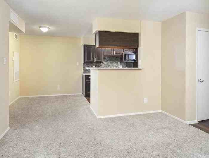 11441 N Interstate 35 #C4 - Photo 6 of 12