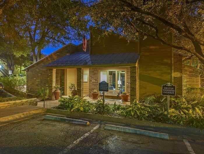 11441 N Interstate 35 #B3 - Photo 2 of 11