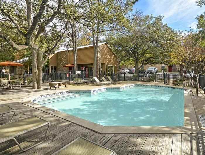 11441 N Interstate 35 #B3 - Photo 3 of 11