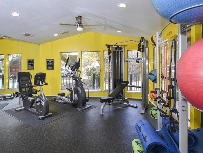 11441 N Interstate 35 #B4 - Photo 5 of 12