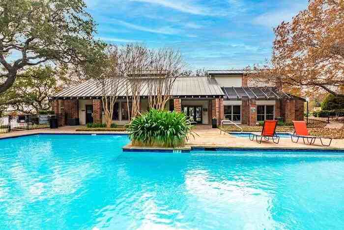 2000 Cedar Bend Dr #B1 - Photo 5 of 17