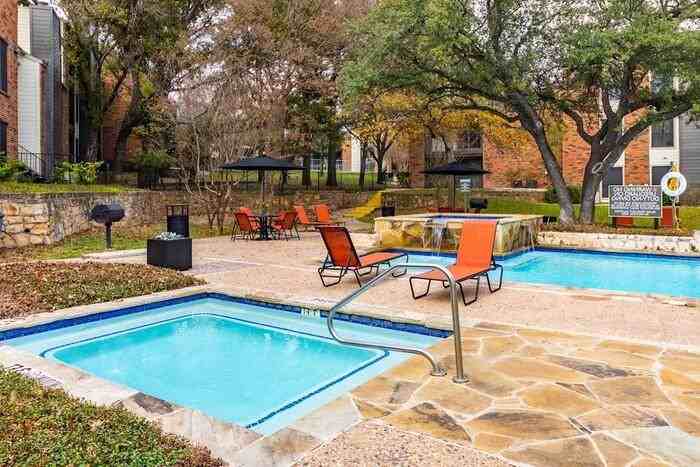 2000 Cedar Bend Dr #B1 - Photo 6 of 17