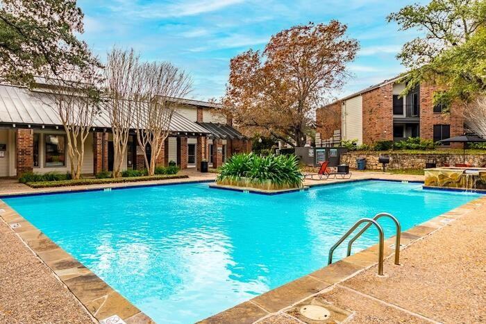 2000 Cedar Bend Dr #B2 - Photo 4 of 17