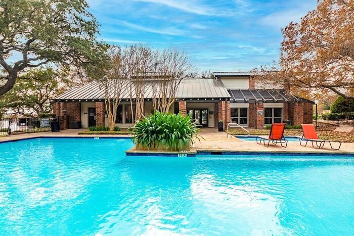 2000 Cedar Bend Dr #B2 - Photo 5 of 17